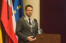 Trzaskowski wspiera LGBT kosztem potrzebujących. Prezydent Warszawy obcina...