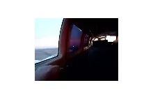 Awaryjne lądowanie małego samolotu z punktu widzenia pasażera.