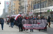 Antyszczepionkowcy protestują w Łodzi!