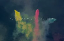 Chromaticity: pokaz tajemniczego kolorowego dymu nad oceanem