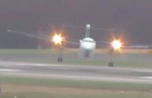 Odważny pilot próbuje wylądować na lotnisku w Amsterdamie