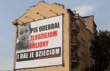 Niepełnosprawny mężczyzna pozwał PiS. Poczuł się obrażony billboardem