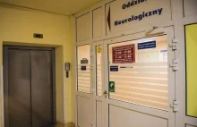 Ewakuacja pacjentów oddziału neurologicznego ze szpitala na Bielanach w Toruniu