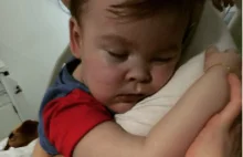 "Prawdziwy wojownik". Alfie Evans odłączony od aparatury wciąż żyje