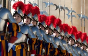 Gwardia Szwajcarska ma problemy. "Tu nie przybywa się dla zabawy”