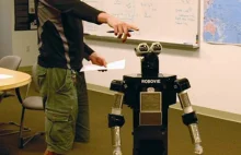 Czy ludzie przypisują robotom odpowiedzialność za ich czyny?