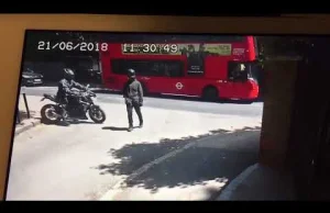 Próba porwania dziecka w biały dzień na ulicy w Londynie [video]