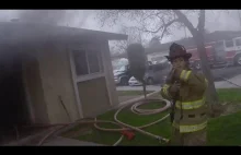 Nagranie z kamery na hełmie strażaka