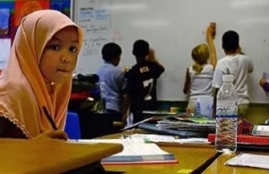 Rosja: ministerstwo szkolnictwa przeciwne hidżabom w szkołach