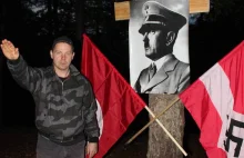 Zdjęcia dziennikarza TVN z "urodzin Hitlera"!