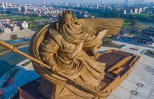 Gigantyczny posąg Boga Wojny w Chinach