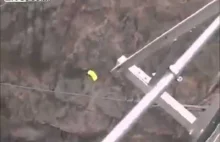 Base Jumping - skoczek rozbija się o most podczas pokazów