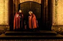 Rycerze księdza Natanka ochraniają pomnik nawet w środku nocy