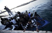 Statek NATO pozostawił 63 uchodźców na Morzu Śródziemnym na pastwę losu.