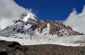 Kazbek, gruzińska duma wysokiego Kaukazu. Jak wysoko można dojść w jeden dzień?