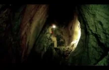 Zejście do jednej z tatrzańskich jaskini- kamerka na kasku