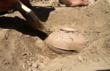 Archeolodzy wykopali w USA 800 letnie naczynie ceramiczne ukryte przez Indian...
