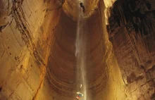 Jaskinia Krubera (Jaskinia Wronia) Najgłębsza jaskinia na Ziemi.