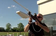 Radiowa strzelba przeciwko dronom (WIDEO)
