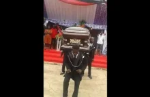 Taniec na pogrzebie