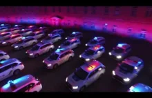 Świetlne widowisko w wykonaniu policyjnych radiowozów