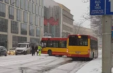 Pierwszy śnieg w sezonie spowodował totalny paraliż Wrocławia