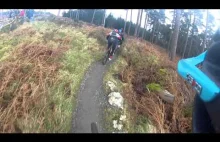 Finisz wyścigu MTB w lesie. Irlandia - Biking Blitz - Wicklow Mountains 2014
