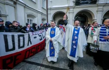 "Twarze pijane wódą i kato - nienawiść". Kibolska pielgrzymka na Jasną Górę.