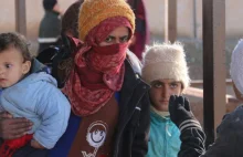 Co zrobić z setkami żon bojowników ISIS? Są przetrzymywane w obozie pod...