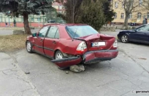 Pijani Ukraińcy zamienili się miejscem za kierownicą i rozbili 4 samochody