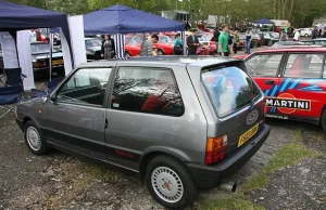 Fiat Uno Turbo - mały, ale wariat - Bezpieczna podróż