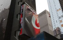 Trójwymiarowy robotyczny billboard Coca-Coli na Times Square