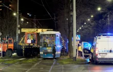 Wrocław: Młoda kobieta wpadła pod tramwaj. Jej stan jest ciężki