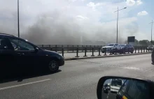 Dym pod Łazienkowskim. Grożny widok spod mostu | Warszawa W Pigułce