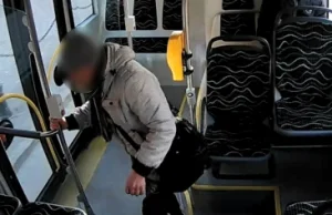 Bezdomny kradnie 14 tys. zł zostawionych przez 79-latkę w autobusie [film]