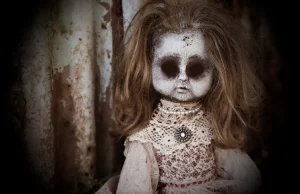 W lasach całej Polski widziana przerażająca staruszka z lalką bez oczu....