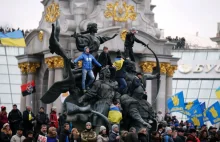 Noc na Majdanie spokojna. Ale demonstranci budują kolejne barykady...