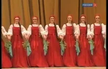 Rosyjski taniec ludowy Beriozka w którym tancerki wydają się unosić nad ziemią