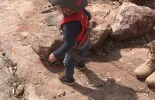 Zawsze ubieraj kask w górach! Przykład na dziecku