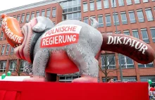 Polski rząd "bohaterem" b.ostrej karykatury na karnawałowej paradzie w Niemczech