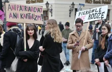 Manifa we Wrocławiu. Kobiety chcą prawa do aborcji. "Pier@#le nie rodzę!"...