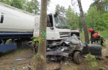 Wypadek Audi z ciężarówką i dwóch kierowców bez uprawnień