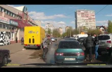 Karma dla dwóch kolesi na rosyjskiej drodze. RoadRage.