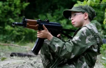 Tak Putin szkoli dzieci na wojnę.