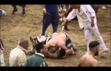 Połączenie rugby i mma - Calcio Storico, czyli wczesna forma piłki nożnej.