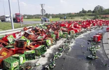 W Polsce przewróciła się ciężarówka z czeskim piwem, ludziom jest smutno :(