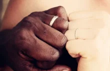 "Bild" potępia zachęcanie do fikcyjnych małżeństw z uchodżcami