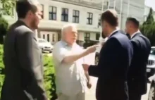 [video] "Pan jest głupi!". Lech Wałęsa obraża dziennikarza TVP Info przed Sejmem