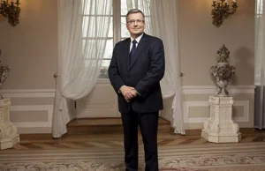 Komorowski: Zamiast 'Zmień pracę, weź kredyt' to "Załóż fundację, weź dotację."