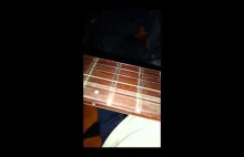 Sinusoida na strunie gitarowej w zwolnionym tempie